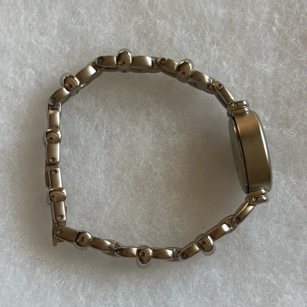Carriage Women’s Watch Bracelet Silver Tone Preowned Not Running